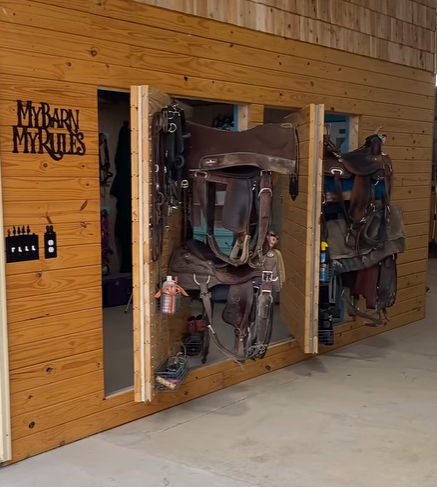rotating saddle door